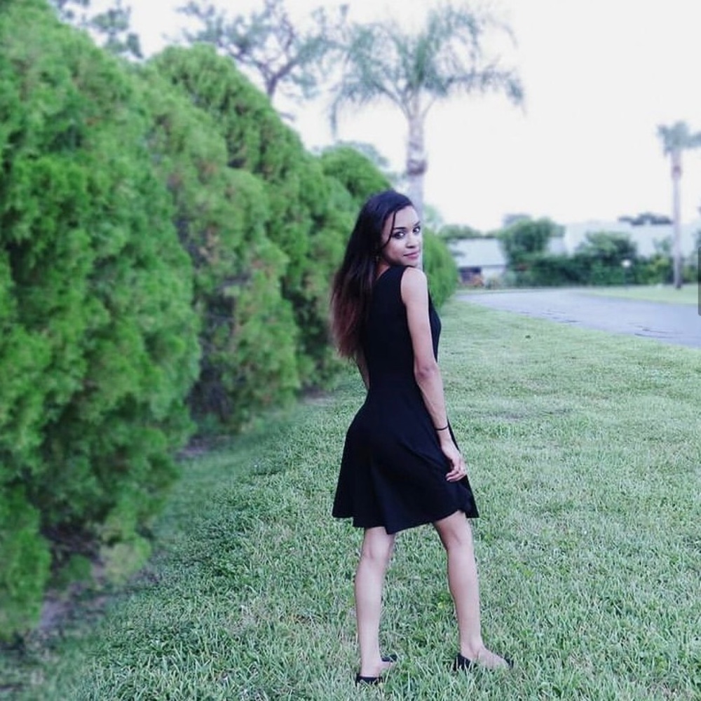 Small Black Dress - Picture 1 of 2